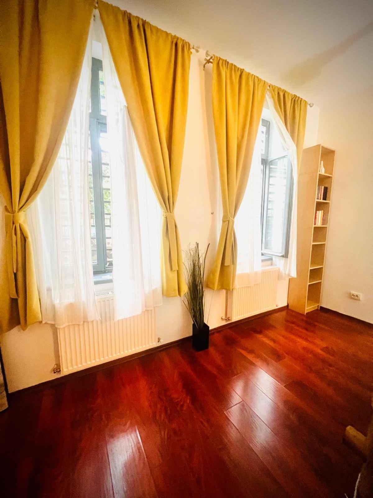 Appartamento Unirii Guest Bucarest Esterno foto